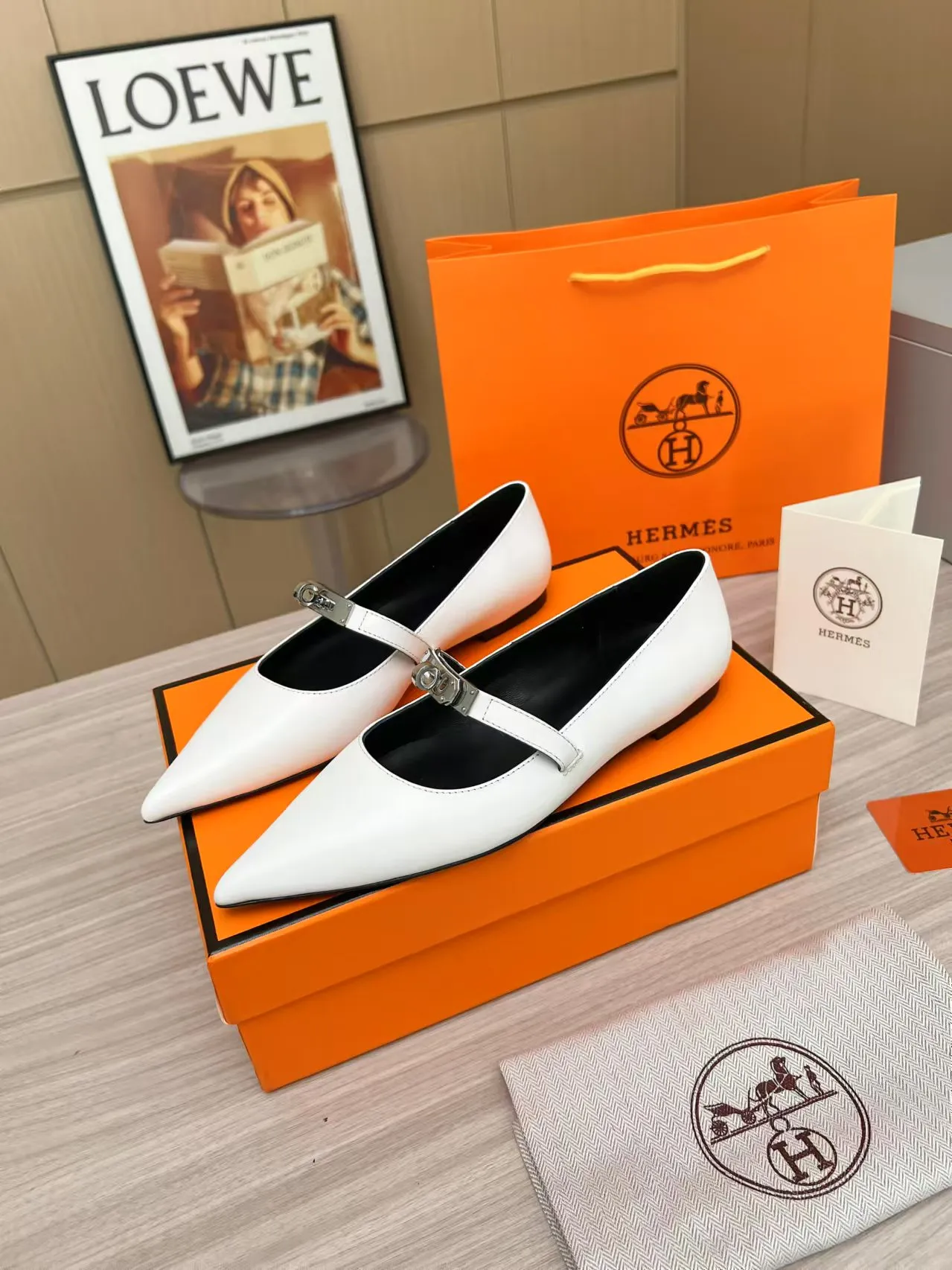 👟👟Ex-factory price 520👟👟, 2025 top product Hermes new genuine handmade shoes, purely handmade, a must-collect item! The perfect holiday accessory! Our pursuit of quality products is always the best! Don't give in! Comfort and originality, not following trends, and not deliberately expressing oneself are the consistent pursuits of Hermes and its fans! [Material] Upper: top layer leather, lining: genuine leather. Size 35-42